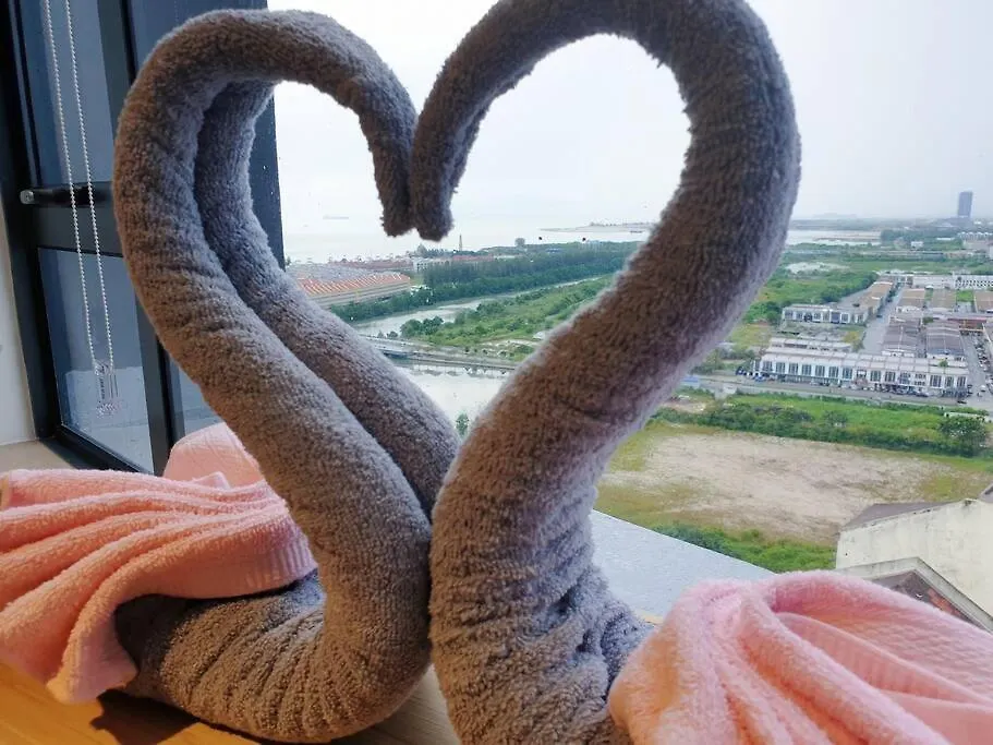 Seaview#Warmth#Netflix#Privatebathtub#Seasideluxurycondo#Imperioresidence Malacca 0*,